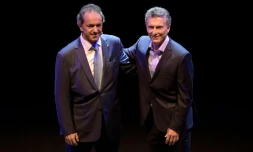 Michel Scioli et Mauricio Macri, candidats à la présidence de l'Argentine, le 15 novembre 2015 à Buenos Aires