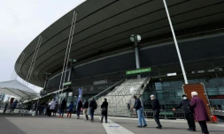 Arrivée des candidats à la vaccinations au Stade de France à Saint-Denis, en banlieue parisienne, le 6 avril 2021