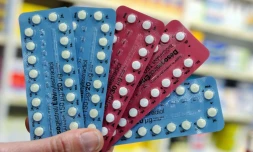 Des pilules contraceptives dans une pharmacie à Lille, le 2 janvier 2013