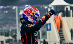 Le pilote de Formule 1 néerlandais Max Verstappen (Red Bull) après avoir réalisé la pole-position lors du Grand Prix d'Abou Dhabi, dernière épreuve de la saison, sur le circuit de Yas Marina le 6 décembre 2025.