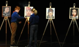 Les portraits de quatre victimes de Mohamed Merah sont disposés lors d'une cérémonie d'hommage, le 19 mars 2012 à Toulouse