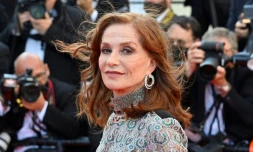 Isabelle Huppert au festival de Cannes le 13 juillet 2021