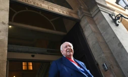 Le maire de Marseille Jean-Claude Gaudin devant l'hôtel de ville de Marseille, le 20 octobre 2017