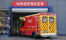 Les services d'urgences hospitaliÚres ont enregistré un nouveau record de fréquentation en 2017, avec 21,4 millions de passages, tandis que le nombre de lits d'hospitalisation a franchi pour la premiÚre fois à la baisse le seuil des 400.000