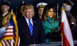 Le président américain Donald Trump (g) et son épouse Melania (d) à leur arrivée à Varsovie, le 5 juillet 2017