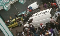 Vendredi 13 Août 2010

Arrestation et lacrymogène devant la mosquée