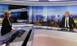 Nadine Morano sur le plateau de TF1 avec Gilles Bouleau, le 8 octobre 2015 à Boulogne-Billancourt