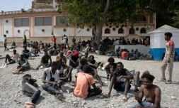 Des migrants dans l'enclave de Ceuta le 1er août 2026