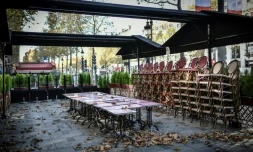 Un restaurant des Champs-Elysées fermé pour cause de confinement le 12 novembre 2020