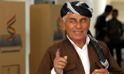 Un kurde irakien montre son doigt couvert d'encre après avoir déposé son bulletin de vote pour les élections du Parlement local dans la région autonome du Kurdistan d'Irak, le 30 septembre 2018