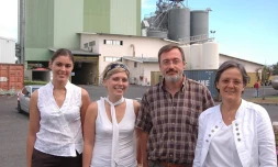 Mardi 17 août 2010 - Conférence de presse projet Nutrivol (Stéphanie Roux de la Cirad, Ellen Meterreau, chef de projet Nutrivol, François Gauvrit, directeur branche avicole et Françoise Delabaere, directrice du pôle