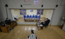 L'équipage du Soyouz MS-18, en quarantaine avant son départ pour la Station spatiale internationale, donne une conférence de presse le 8 avril 2021 à Baïkonour