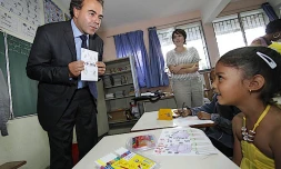Jeudi 19 Août 2010

 Visite de Luc Chatel à l'école primaire de Terrain Elisa