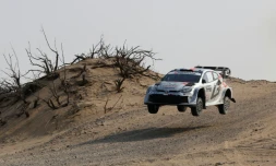La Toyota du Français Sébastien Ogier, lors du Rallye d'Arabie saoudite, le 27 novembre 2025 à Jeddah