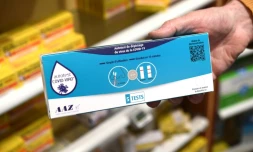 Autotest pour détecter le Covid disponible dans une pharmacie à Brest, le 16 avril 2020