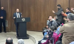 Le nouveau ministre de l'Information syrien Mohamed al-Omar s'adresse aux médias lors d'une réunion à Damas, le 31 décembre 2024