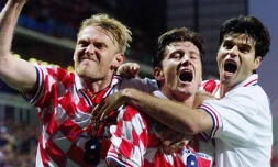 Les Croates Robert Prosinecki, Davor Suker et Aljosa Asanovic (g à d) lors des phases de poules du Mondial 1998, face aux Jamaïquains, à Lens, le 14 juin
