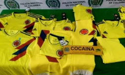 Saisie de maillots de l'équipe de football de Colombie à l'aéroport de Bogota, le 21 juin 2018 