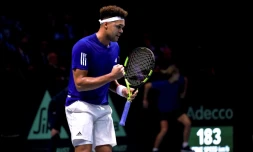 Le Français Jo-Wilfried Tsonga lors de son match victorieux face au Belge Steve Darcis en finale de Coupe Davis, le 24 novembre 2017 au Stade Pierre Mauroy à Villeneuve-d'Ascq