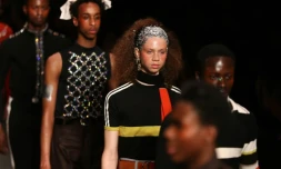 Des mannequins portent des créations de Wales Bonner lors des collections automne-hiver 2016 de prêt-à-porter masculin, le 8 janvier 2016 à Londres