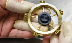 Un hand spinner assemblé à Fujusawa au Japon, le 7 août 2017