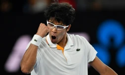 Le Sud-Coréen Hyeon Chung tombeur du Serbe Novak Djokovic en 8e de finale de l'Open d'Australie, le 22 janvier 2018 à Melbourne