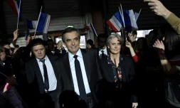 François Fillon au côté de son épouse Penelope Fillon, lors d'un meeting de campagne, le 29 janvier 2017 à Paris
