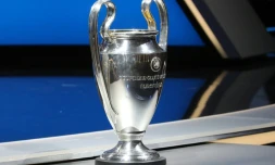 Trophée de la Ligue des champions exposé dans la salle du tirage au sort de la phase de groupes à Monaco, le 25 août 2016