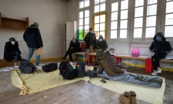 Des migrants occupent une école maternelle désaffectée dans le XVIe arrondissement de Paris, le 24 janvier 2021