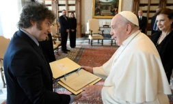 Le pape François et le président argentin Javier Milei lors d'une audience privée au Vatican, le 12 février 2024
