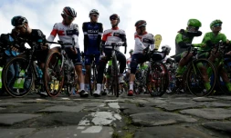 Les coureurs au départ de Paris-Roubaix à Compiègne, le 10 avril 2016
