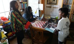 Des enfants américains qui étudient à domicile à Washington, le 24 février 2017