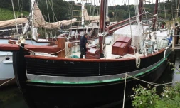 Le Bel Espoir, le mythique trois mĂąts du pĂšre Jaouen, en restauration au chantier d'insertion du Moulin de l'Enfer, le 10 juin 2020 Ă Lannilis, dans le FinistĂšre