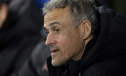 L'entraîneur espagnol du Paris Saint-Germain, Luis Enrique, lors du match de L1 contre l'AJ Auxerre, au stade de l'Abbé-Deschamps, à Auxerre, le 6 décembre 2024