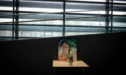 Un portrait de Maëlys de Araujo à l'entrée de la cour d'assises de Grenoble, le 16 février 2022