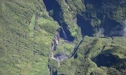 Trou de fer dans l'est de l'île