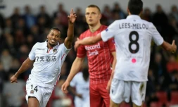 Alassane Plea (g) auteur d'un doublé pour Nice face à Zulte-Waregem en Europa League, le 14 septembre 2017 à Waregem