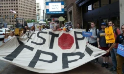 Des opposants à l'accord commercial trans-pacifique (TPP) manifestent le 1er octobre 2015 à Atlanta