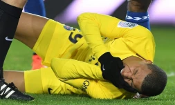 L'attaquant du Paris Saint-Germain, le Français Kylian Mbappe au cours du match de championnat perdu face à Strasbourg au stade de la Meinau, à Strasbourg, le 2 décembre 2017 