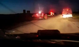 Une image tirée d'une vidéo récupérée sur le téléphone portable d'un secouriste tué à Rafah dans le sud de Gaza selon le Croissant-Rouge palestinien le 5 avril 2025, montre des ambulances avec leurs gyrophares et un ambulancier près de l'un des véhicules à Rafah