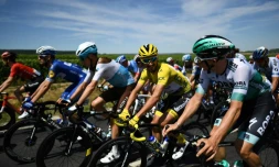 Le maillot jaune de Julian Alaphilippe au départ de la 4e étape du Tour de France, le 9 juillet 2019, entre Reims et Nancy