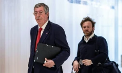 Patrick Balkany suivi de son avocat Antoine Vey au tribunal de Paris, le 23 mai 2019