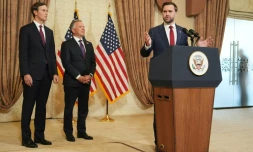 Conférence de presse du vice-président américain JD Vance, en présence du gendre de Donald Trump Jared Kushner et de l'émissaire spécial américain Steve Witkoff à Islamabad le 12 avril 2026