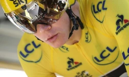 Chris Froome prend le départ du contre-la-montre de la 13e étape du Tour de France, le 15 juillet 2016 à Bourg-Saint-Andéol