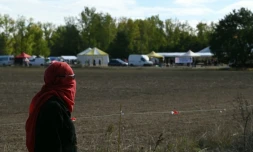 Un opposant à l'A69 prÚs du campement des militants installé à Cambounet-sur-le-Sor, dans le Tarn, le 10 octobre 2026