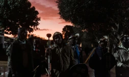 Les guerriers zoulous arrivent pour le couronnement du nouveau roi, le prince Misuzulu kaZwelithini, au palais royal de Nongoma, en Afrique du Sud, le 19 août 2022