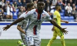 L'attaquant de Lyon Maxwell Cornet fête un but contre Nantes, le 7 mai 2017 au Parc OL