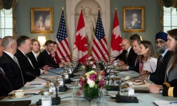 Les ministres de la Défense et des Affaires étrangères des Etats-Unis, Jim Mattis et Mike Pompeo, et du Canada, Harjit Sajjan et Chrystia Freeland, réunis au département d'Etat à Washington, le 14 décembre 2018