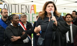 L'avocate de Danièle Obono, Raquel Garrido (d) devant le tribunal de Paris, le 23 juin 2021