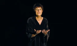 La chanteuse Anne Sylvestre Ă l'auditorium Saint-Germain, Ă Paris, en novembre 2003